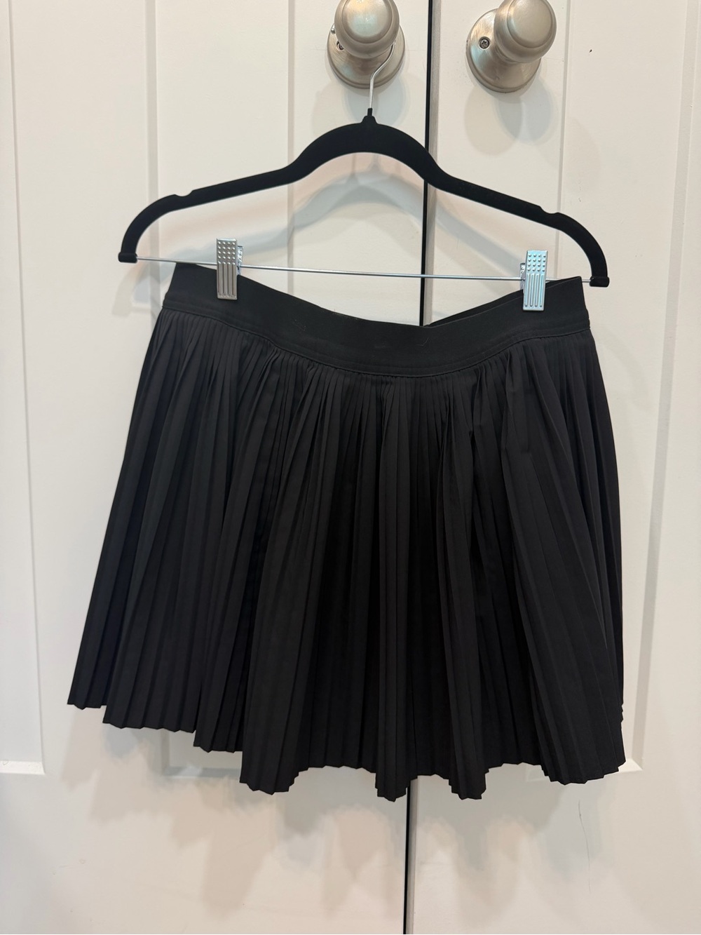 Old Navy Black Pleated Skater Skort